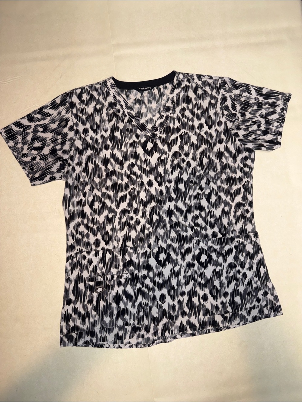 Carhartt Black & White Printed V-Neck Women's Scrub Top Size M